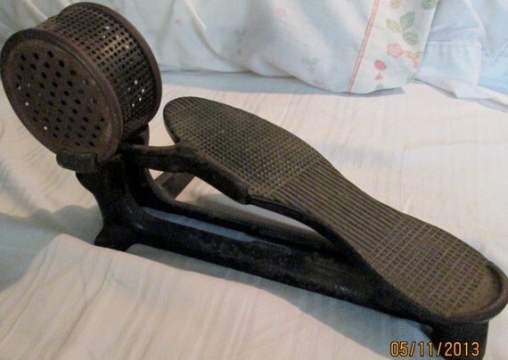 Antique Sewing Machine Foot Pedal / Cast Iron Pedal by lipmeister