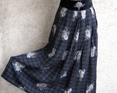 Vintage Plaid Skirt Woman Floral Charcoal Viscose / Wool Midi Pleat Embroidery belt Lining Size XL 16US 18UK Vintage by DILMA