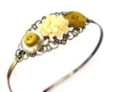 Yellow headband - filigree headband - ochre, chartreuse - vintage buttons, cream, trendy - rose, flower, daisy, bouquet - metal headband