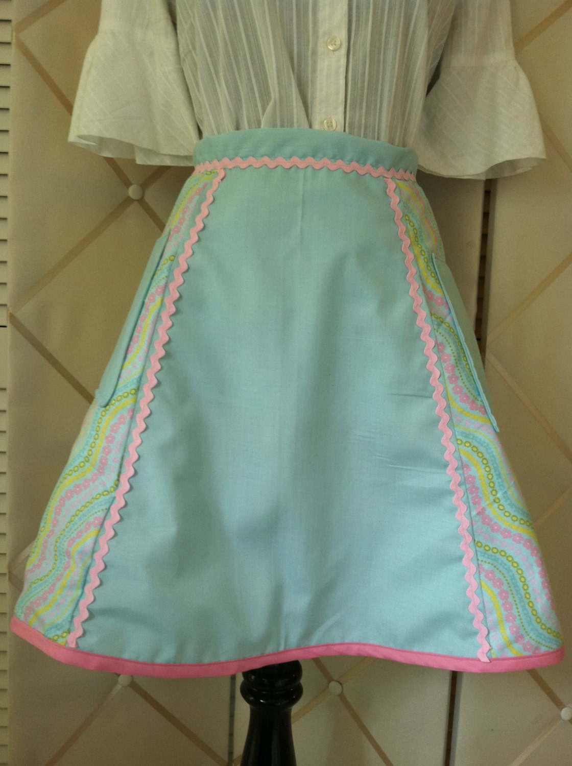 Turquoise Daisy Half Apron