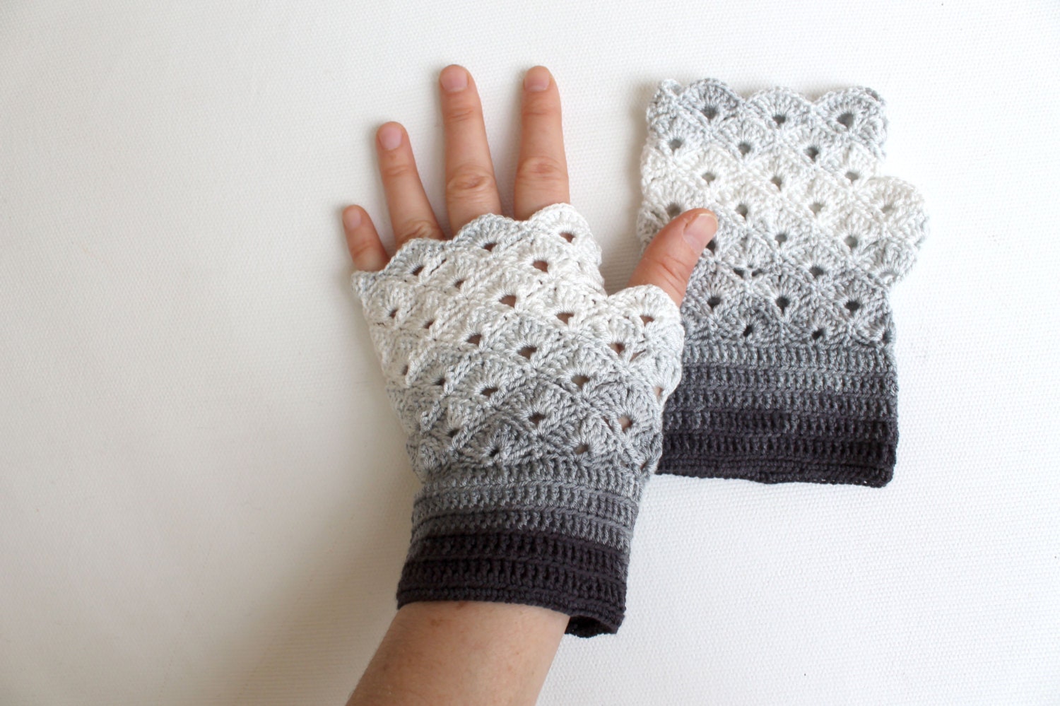 Handmade Fingerless Crochet Gloves / Gift Guide / Special Desing / Size M / Black Gray / FRONT PAGE