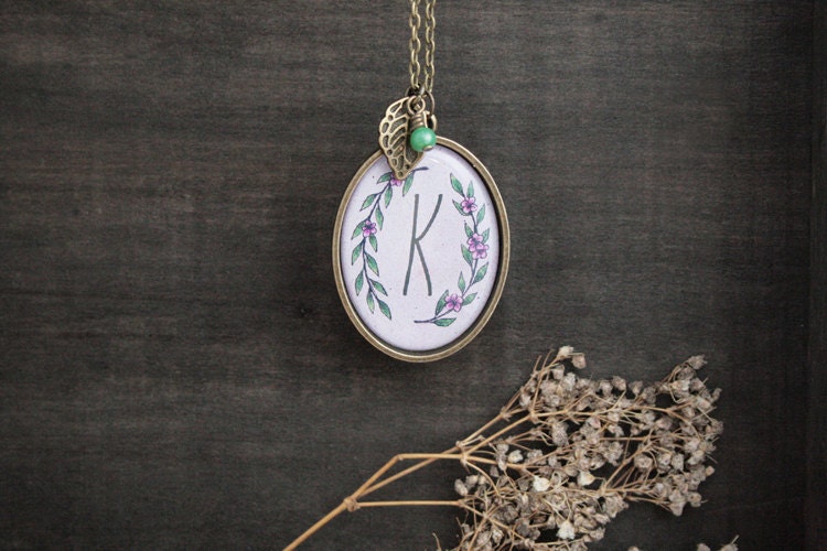 Personalized Initial Flower Necklace - Oval Antique Brass - Thicker Border - Epoxy Glass - Bridesmaids Gift - Violet and Lilac Flowers