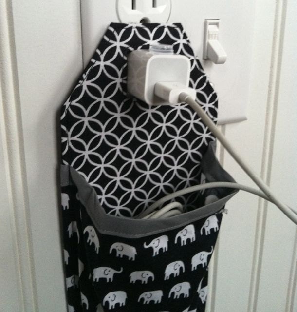 iPhone 5 iPhone 4 iPod touch Docking Station in black and grey with white elephants