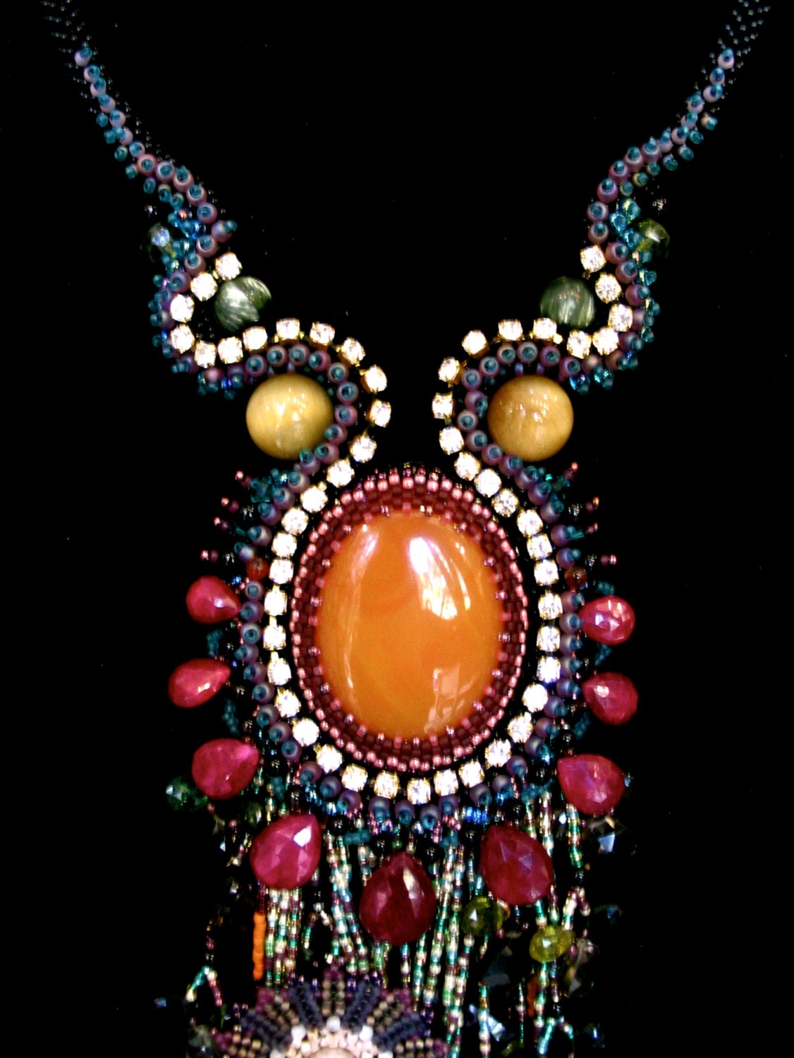 Queen happiness in the sunshine - Beadwork necklace.
