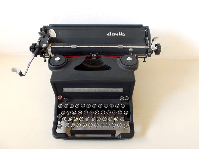 Italian Vintage Typewriter Olivetti M40/3