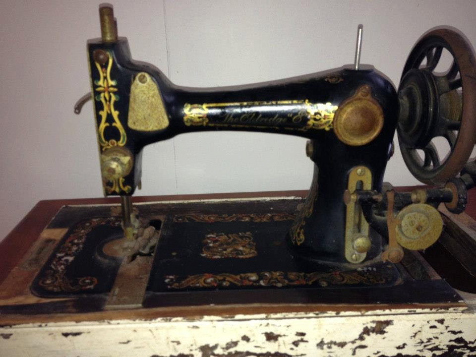Vintage The Eldridge E Sewing Machine Anqitue by memoriesmaidtoo