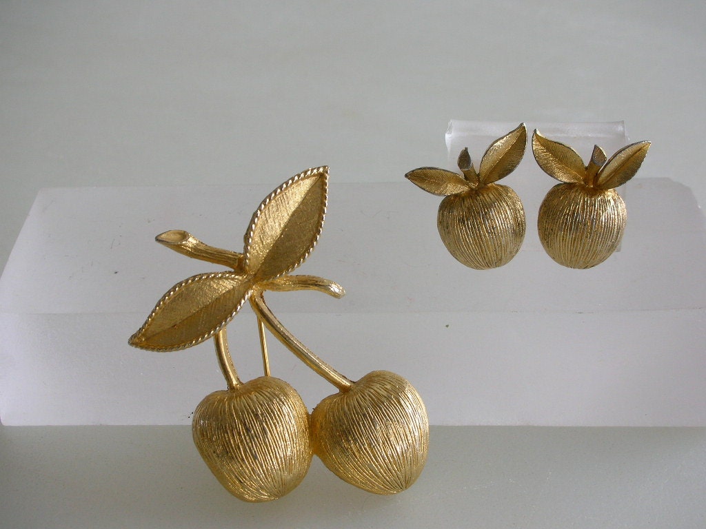 Gold Cherry Brooch with Matching Earrings Sarah Coventry Brush Gold Pin & Clip earrings from The Back Part of the Basement FREE US Ship