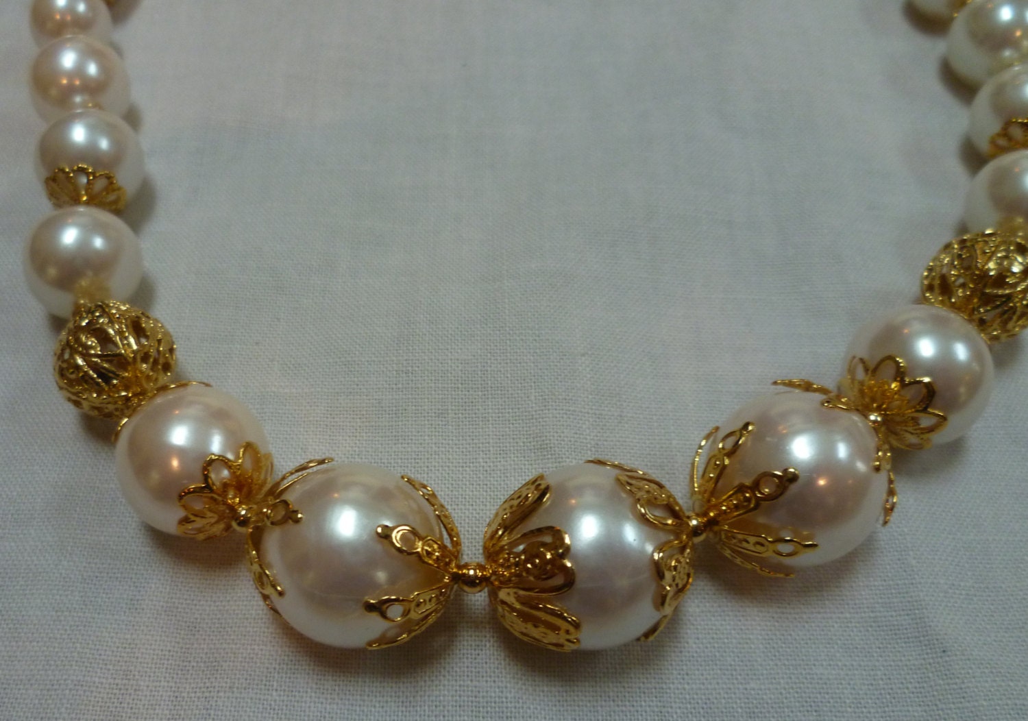 Vintage 60s Pearl & Gold Graduated Necklace