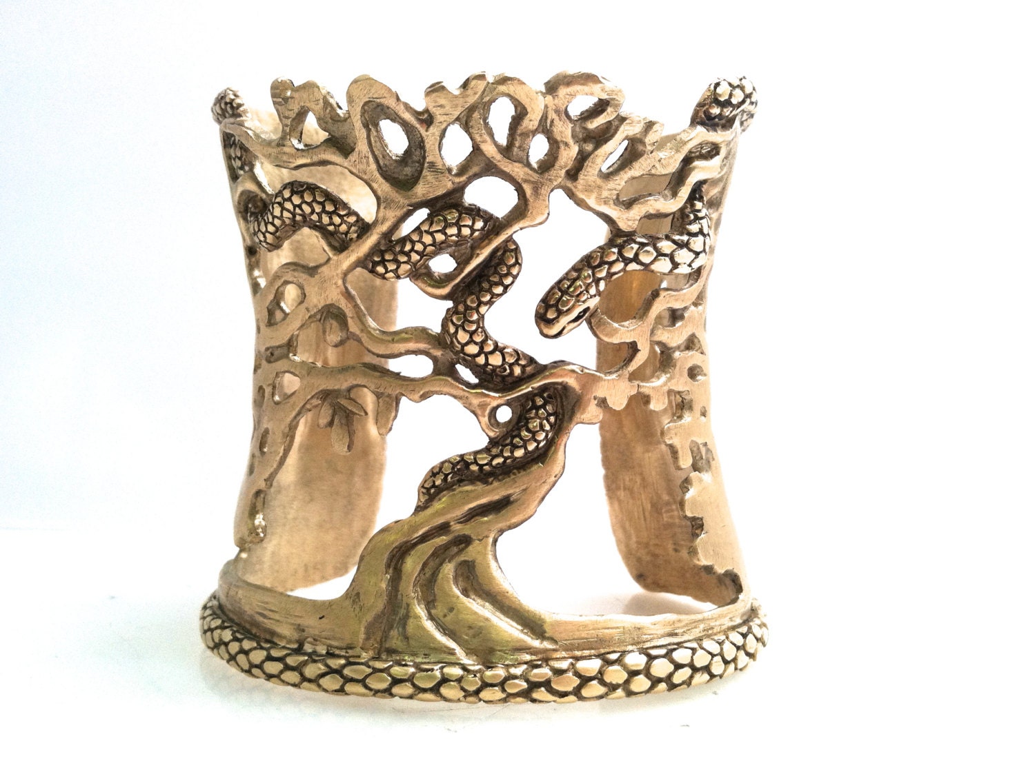 Beautifully detailed Serpent Cuff