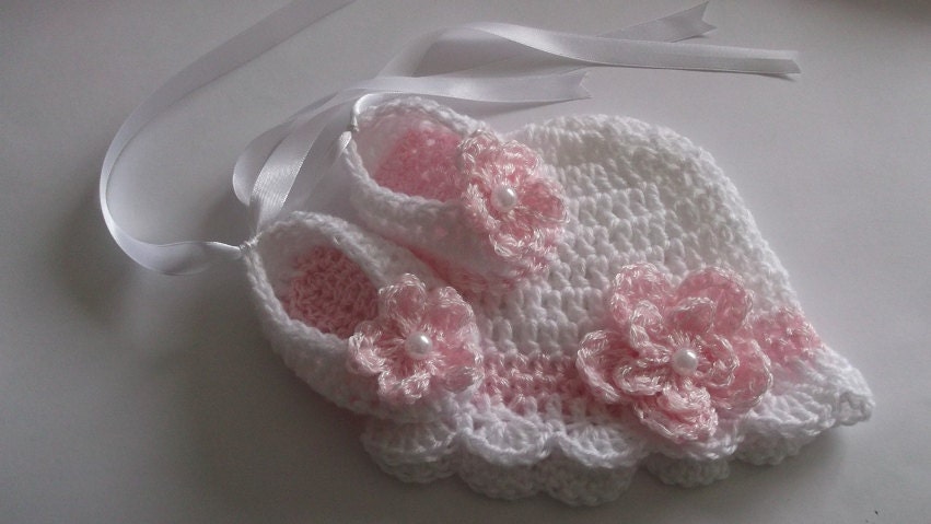 Crochet Baby Hat Beanie and Booties Newborn  0-3, 3-6 Months Baby Girl Hat White Pink Gift
