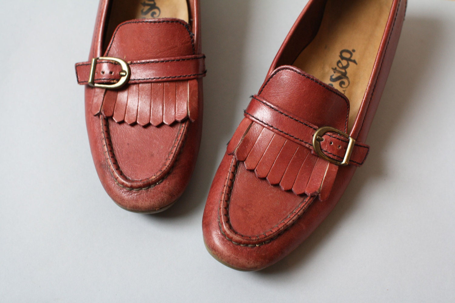 vintage loafers / Heeled Fringed Leather Loafers / Size 8.5 W