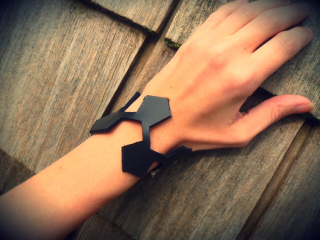 Arilas - geometric leather bracelet. black leather bracelet.