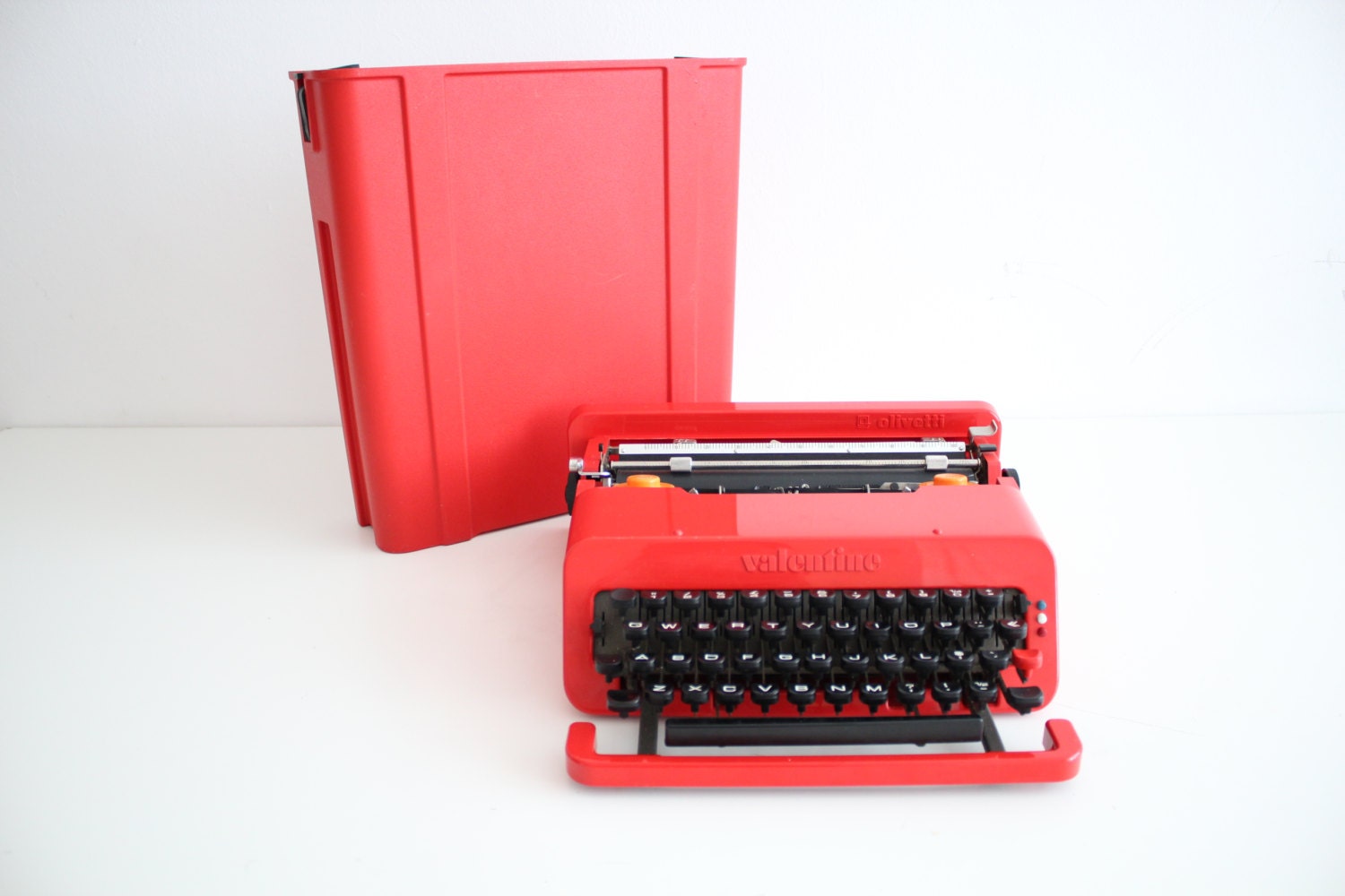 Vintage 60's Design Icon: OLIVETTI VALENTINE mechanical typewriter by Ettore Sottsass