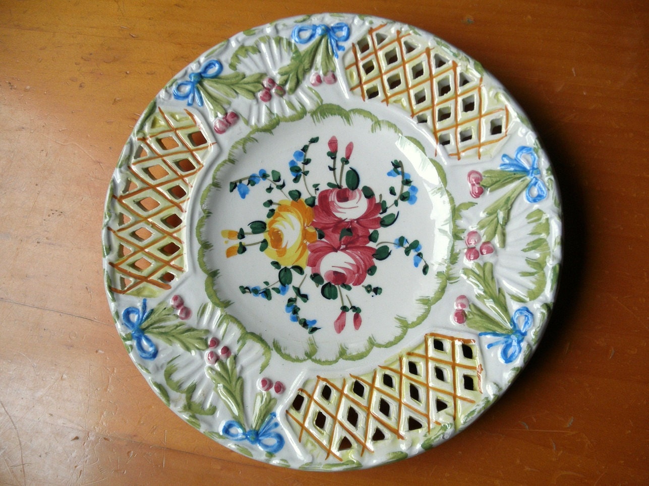 Italian Pottery Plate - Hand Painted Reticulated Decorative Plate - 1950s Tuscan Style Cottage Chic - French Country Decor