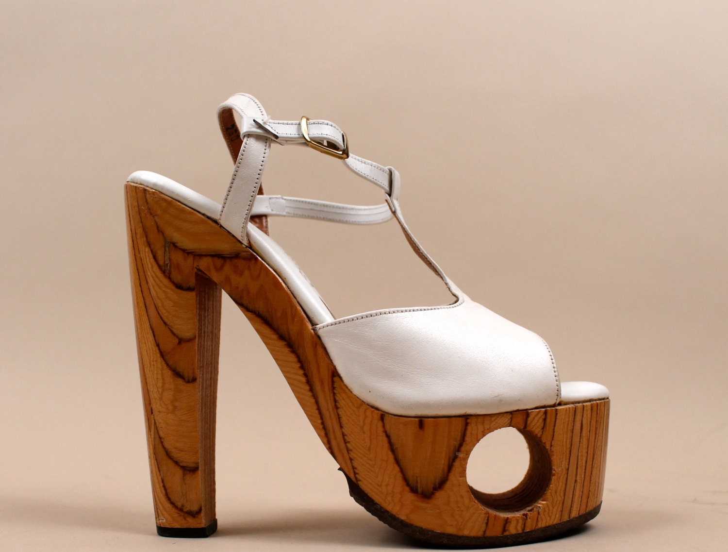 1970s super Rare Leather & Wood Platform FREDERICKS of HOLLYWOOD / Cut Out / ex cond / Sky High Towering T Strap High Heels /Sz  5  5.5  6