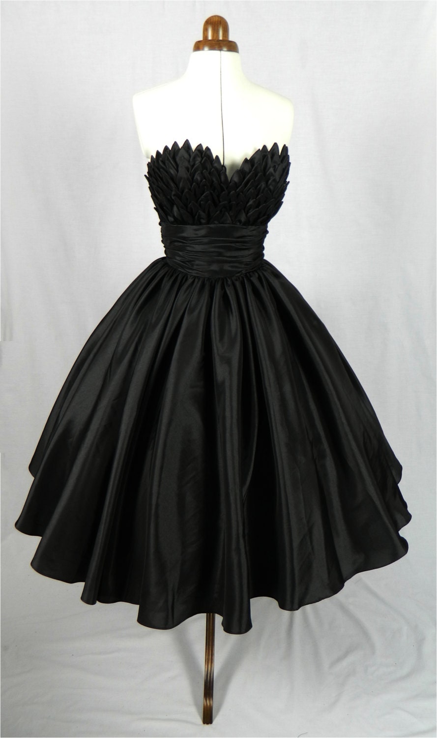 Alluring intricacy, 50s inspired ball dress with beautiful bust detail. Can be made to measure. All sizes are welcome.