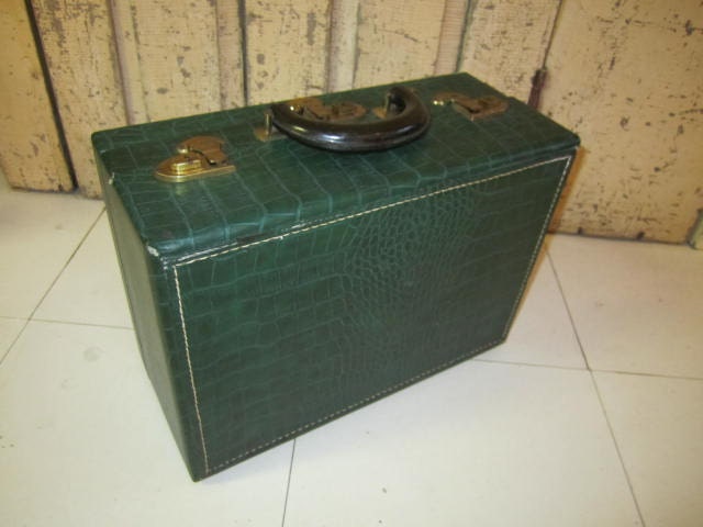 Gorgeous Vanity / Overnight  / Train case c 1920's with key..............REDUCED