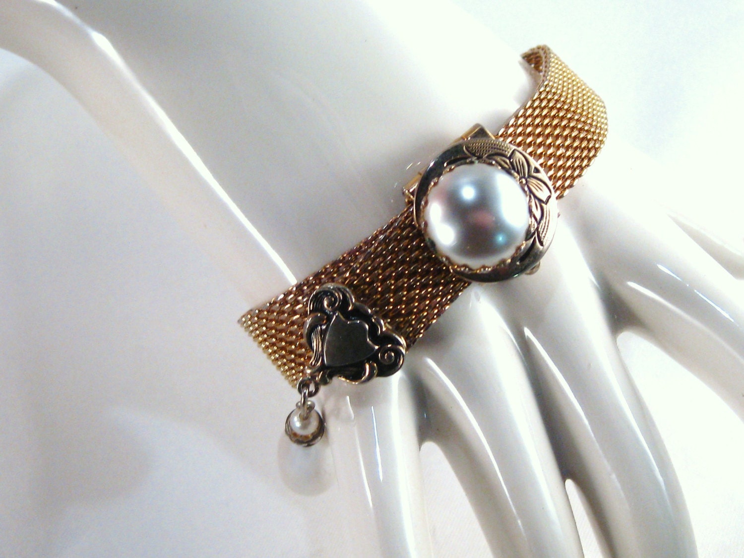 Vintage Mesh Bracelet Fold Over Slider Gold Tone Etched Clasp Faux Pearls