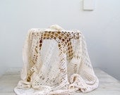 Retro Crochet Tablecloth, Vintage White hand crochet rectangular Table Cloth, Peacock, Shabby chic, cottage chic, French country - MeshuMaSH