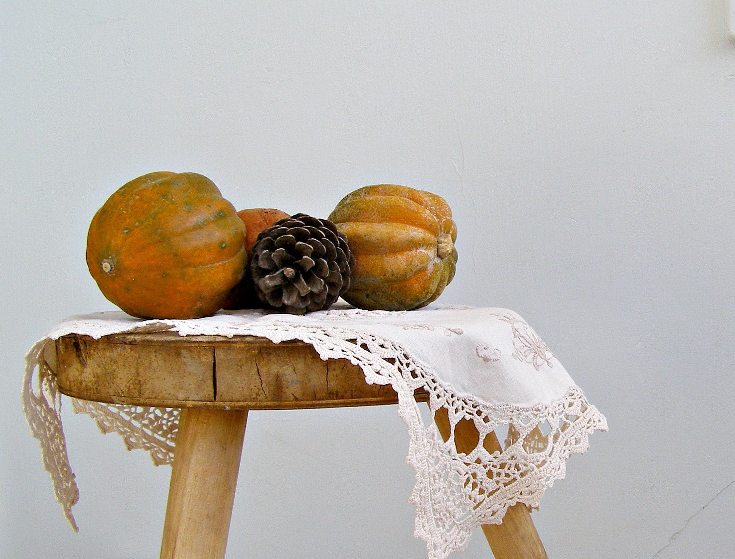 Rustic wood Stool, Milking Stool, Wood Pot stand, Retro side table, Farmhouse decor, cottage chic, Round stool, Workshop