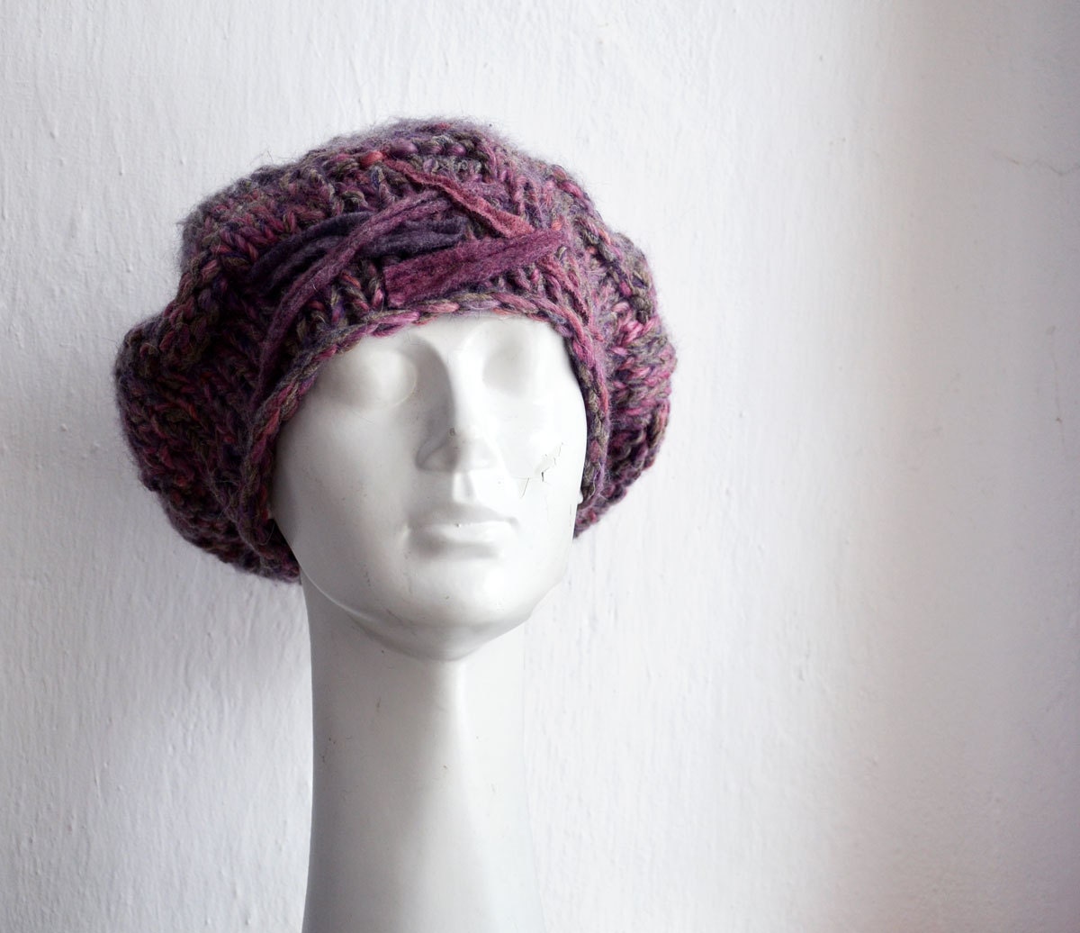 winter hat, Hand knitted beret, soft, ooak, unique fashion design, beige, violet felt sripe applique, warm cozy hat, vanguard - ZOJKAshop