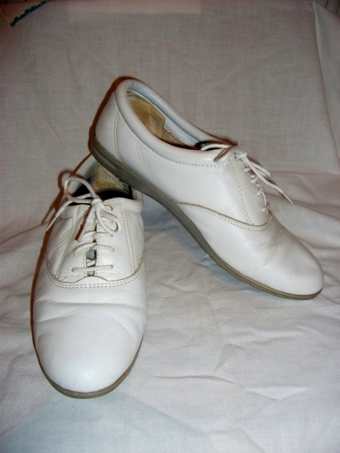 Vintage Ladies Leather Tennis Shoes by Dr Scholls Size 8.5 Only 5 USD