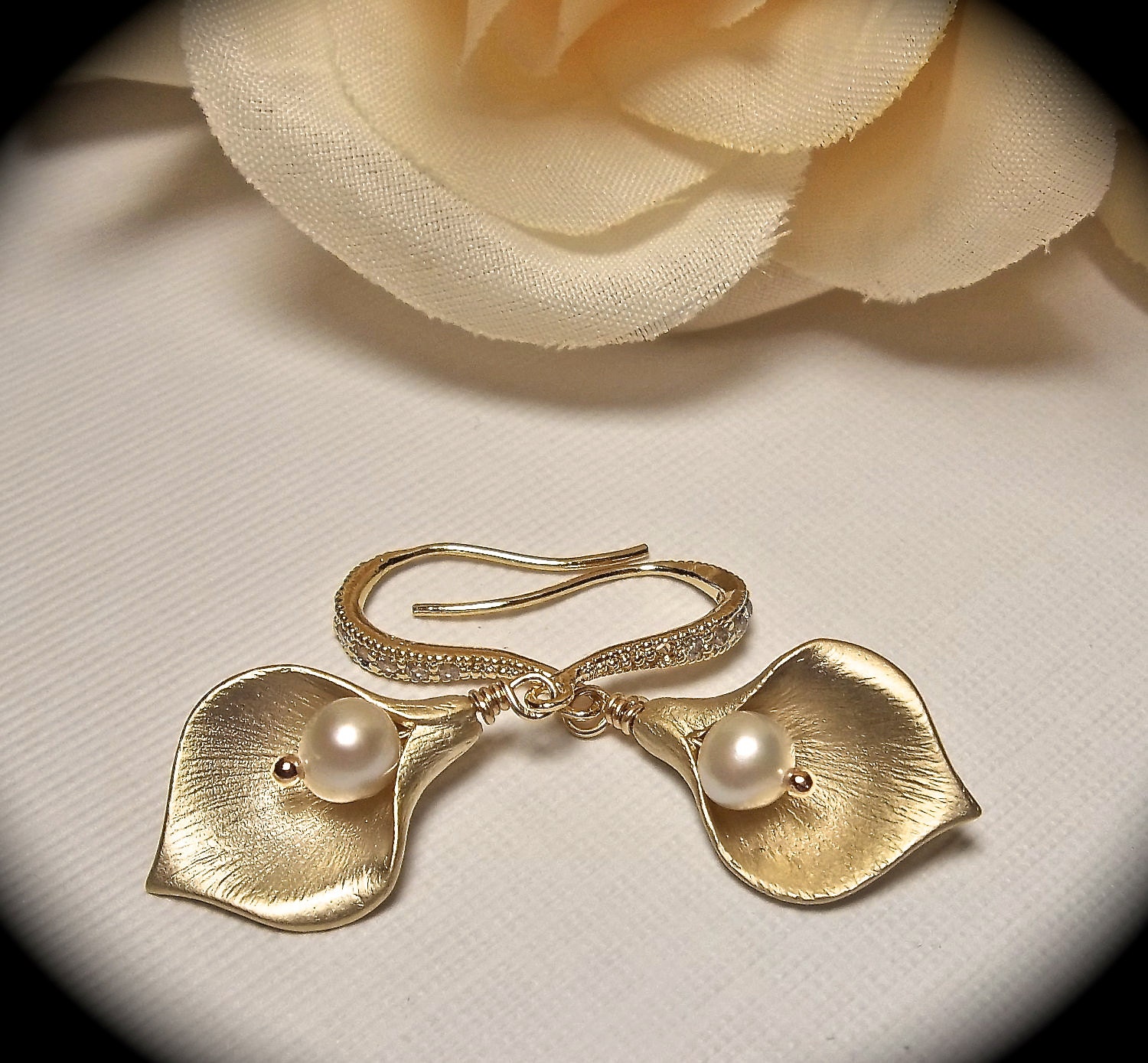 Calla Lily necklace and earrings Set - Freshwater pearls - Gold filled - Bridal jewelry - gift -