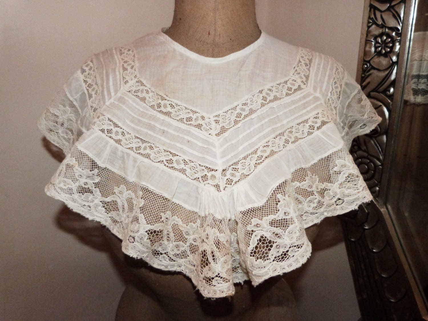 Victorian lace collar, antique French lace collar, BIG handworked antique French ruffle collar costume piece w roses and pleats