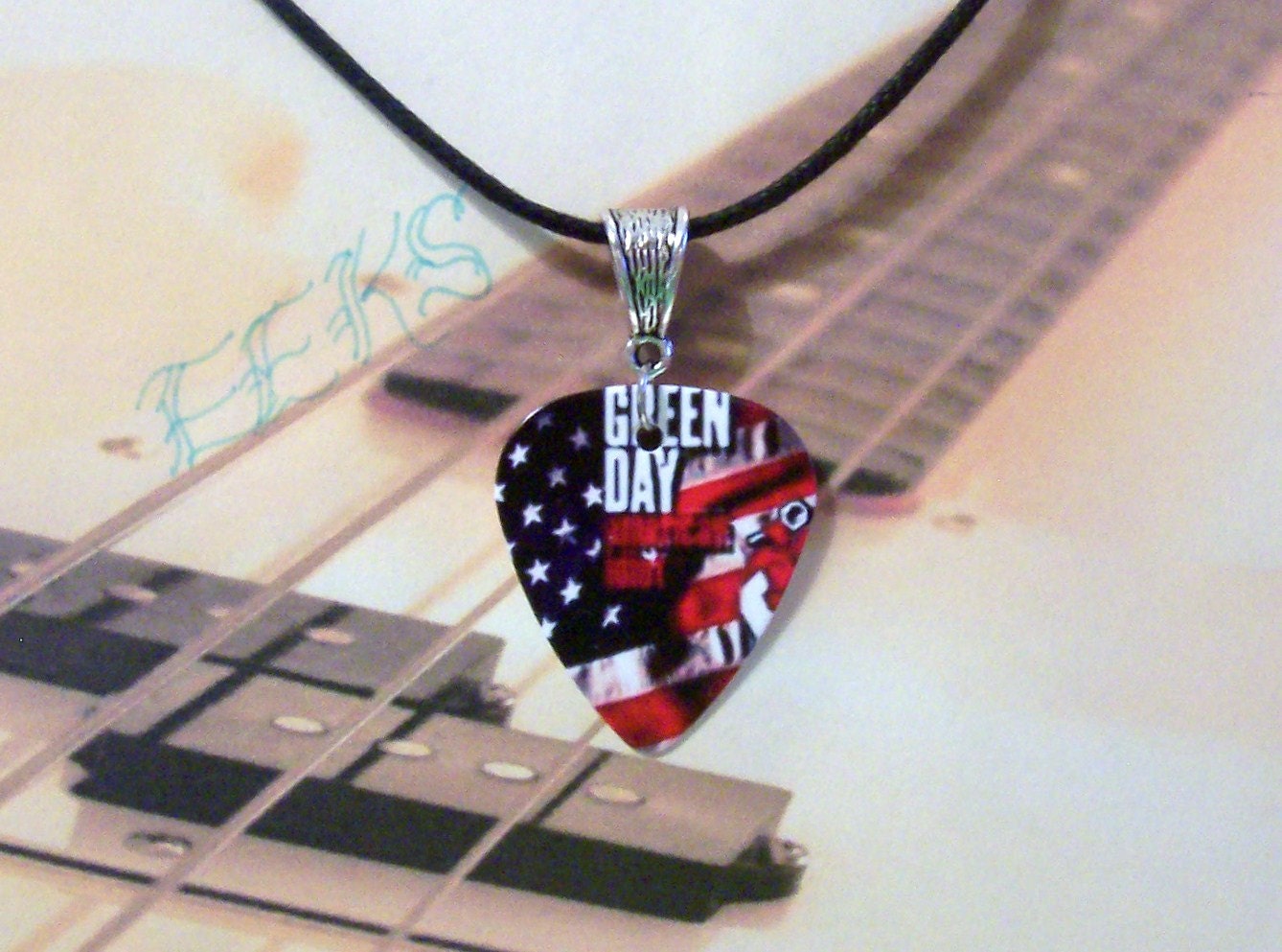 GREEN DAY Necklace/Car Charm "AMERICAN Idiot" Guitar Pick with Silver Connector Charm