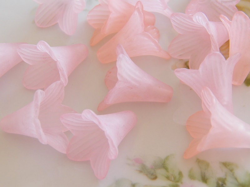 21mm Frosted Light Pink Acrylic Long Elegant Trumpet Flower Beads, 8 PC (C16)
