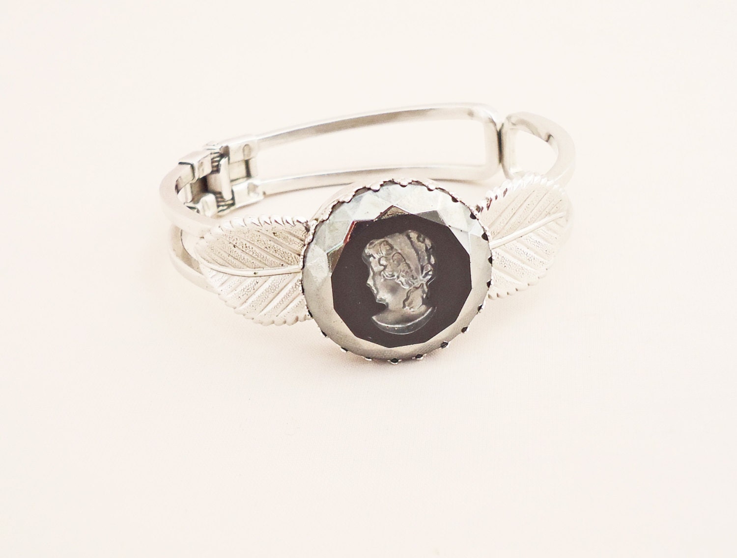 Sarah Coventry Bangle Cuff bracelet with Large Black Cameo, UK Seller