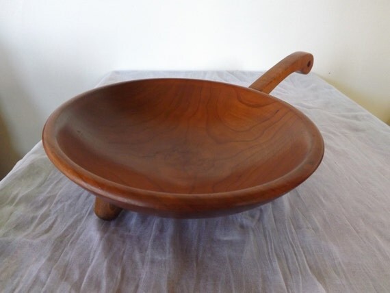 Munising Handled Wood Bowl/Vintage Munising by 14thStreetVintage