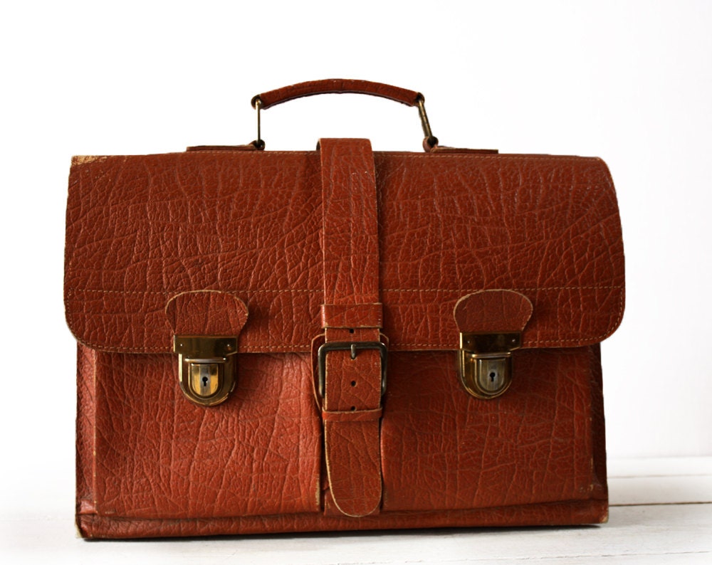 Vintage french real leather SCHOOLBAG - BRIEFCASE with great patina