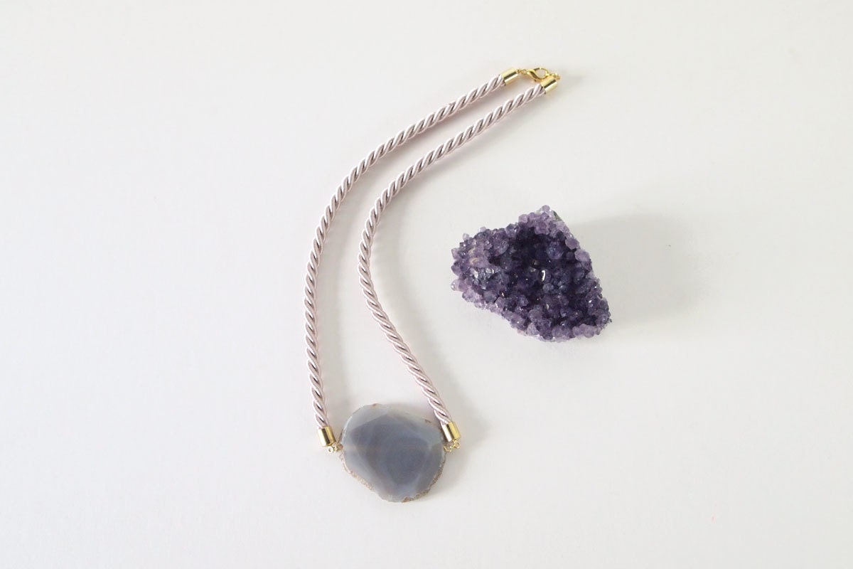NEW Statement Necklace : Summer Jewelry - Mauve Rope Cord with Amazing Grey Agate