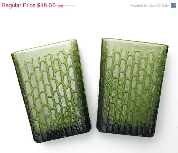 20% OFF VINTAGE SALE Vintage Retro Green Vase, Rectangular (Single Vase)