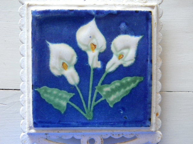 Beautiful Tile Trivet Calla Lilies Floral Cast Iron Ceramic Tile Designer Cobalt Blue - Shabby Cottage Farmhouse - '60's Rusty White Wash