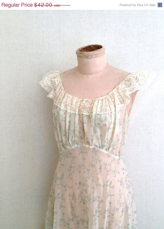 AWAY SALE.... Vintage 1930s Lingerie // 30s Boudoir Negligee // 40s Floral Slip