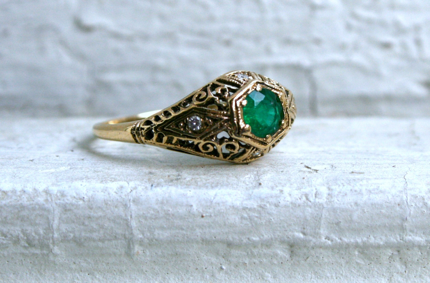Stunning Vintage Filigree 9K Yellow Gold Emerald and Diamond Engagement Ring - 0.54ct.