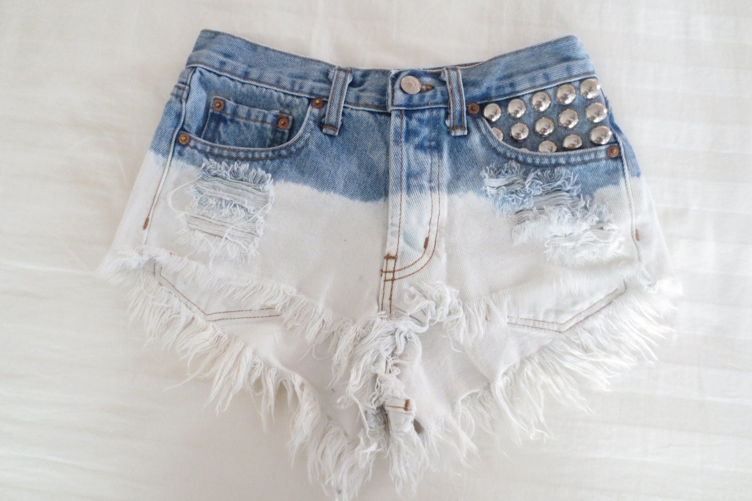 Vintage LEVIS Studded High Waisted OMBRE Denim Shorts L