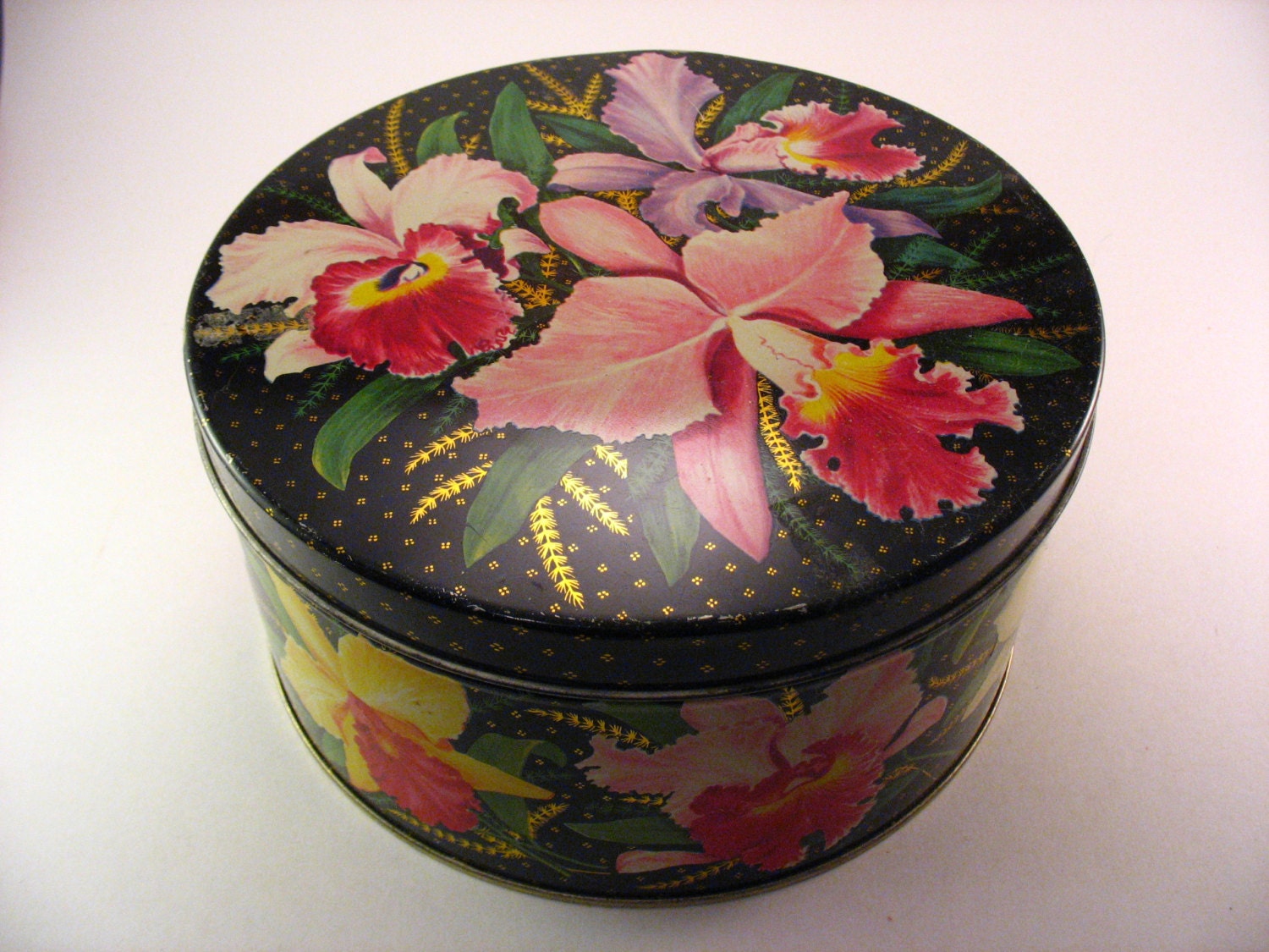 Peek Frean & Co., Ltd Biscuit Tin Lilies Flowers London England Scarce Hard to Find