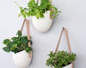 Set of 3 porcelain and leather hanging containers