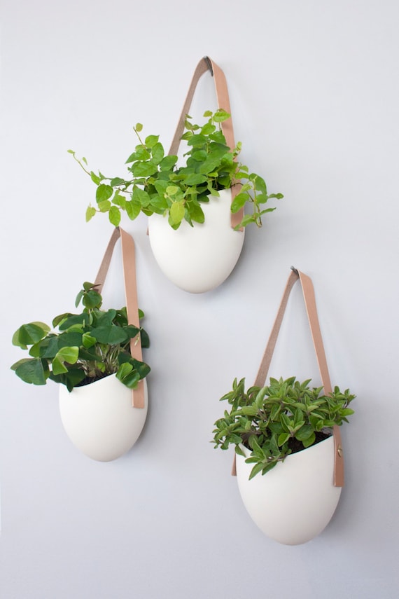 Set of 3 porcelain and leather hanging containers