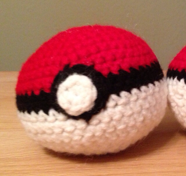 Pokéball - crocheted plush