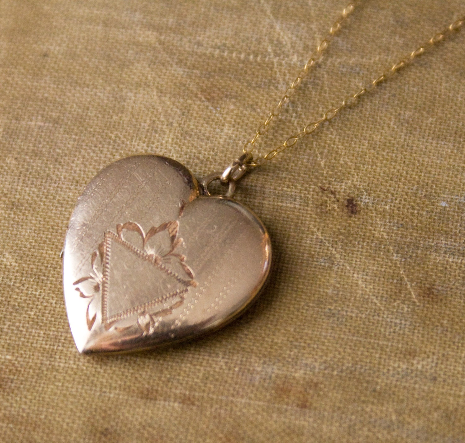 Vintage ART DECO Heart Locket . 1930s . Gold Filled Heart Locket - Floral Engraved Locket