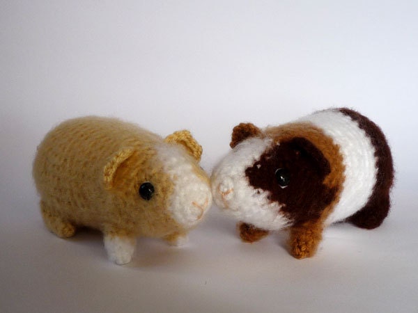 Guinea pig plushie: realistic crocheted toy