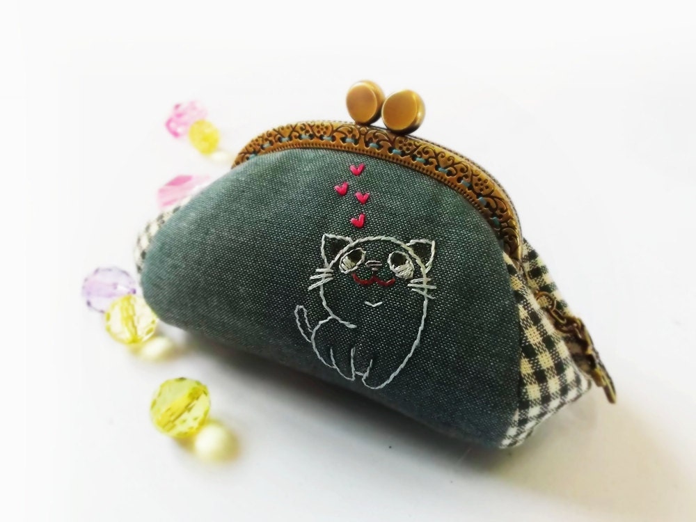 Coin purse / Cat purse / Cat embroidery / Cat coin purse / Metal frame purse  - Made to order