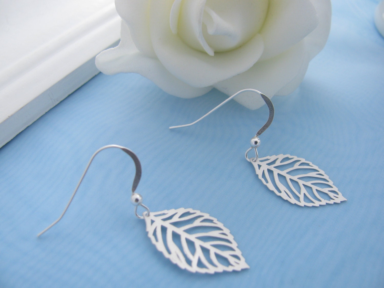 Leave Earrings, Silver Earrings - Filigree Leaf Earrings - Light Earrings, Modern Dangle Earrings
