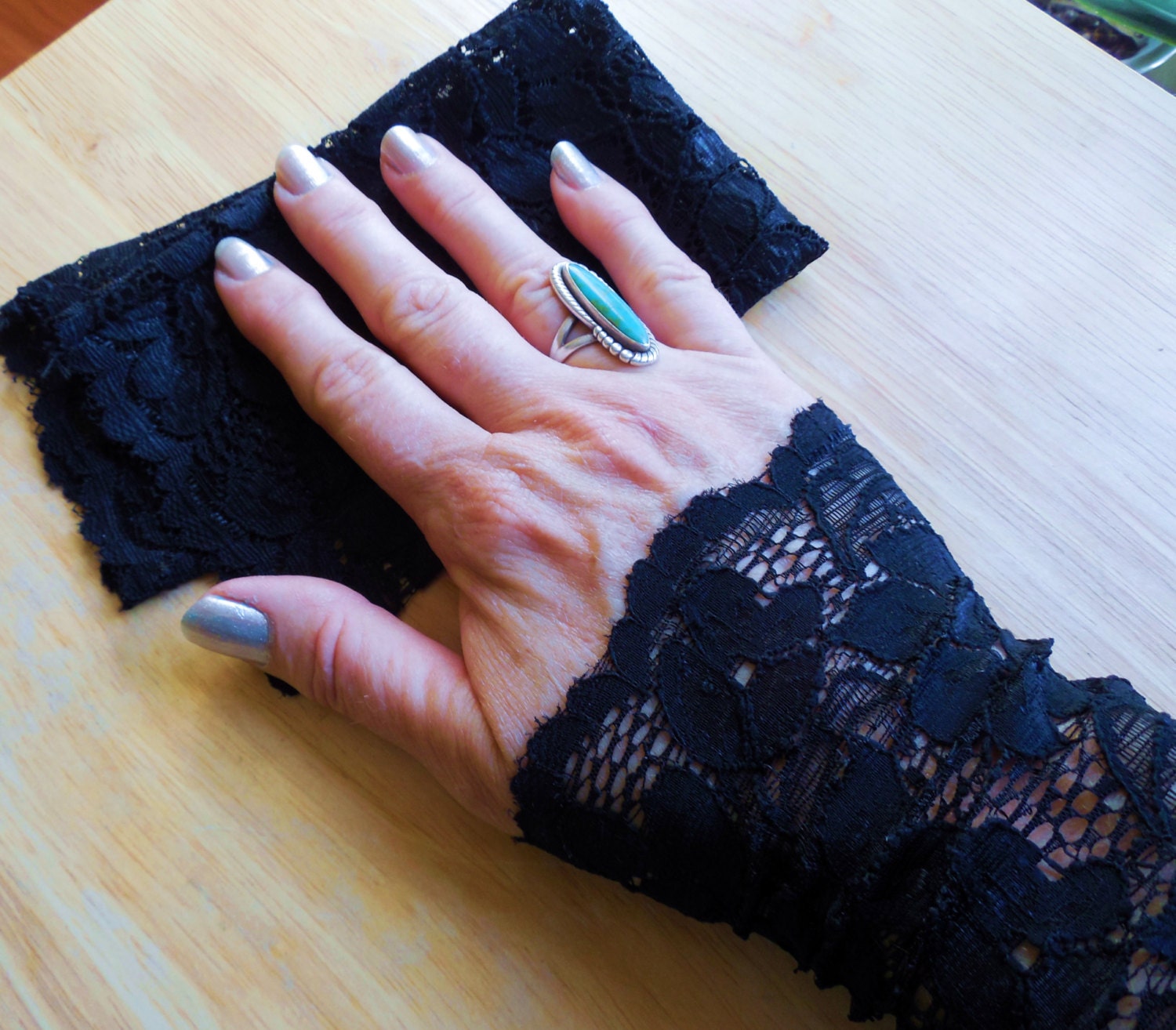 Gothic Black Lace Stretch Fingerless Gloves