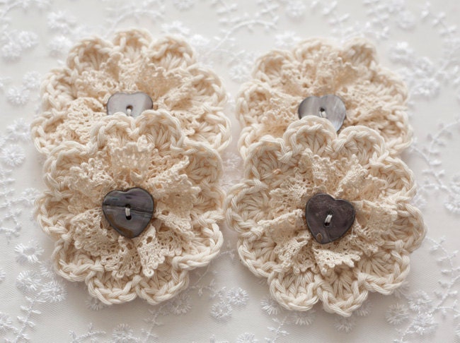 Crochet Flowers Applique - Lace and Cream Cotton -set of 4