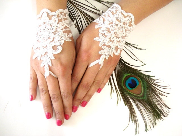 Bridal Gloves, Wedding Gloves, Ivory Lace gloves, Fingerless Gloves, Ivory wedding, cuffs, wedding cuffs, bride, bridal gloves, Bridal cuffs